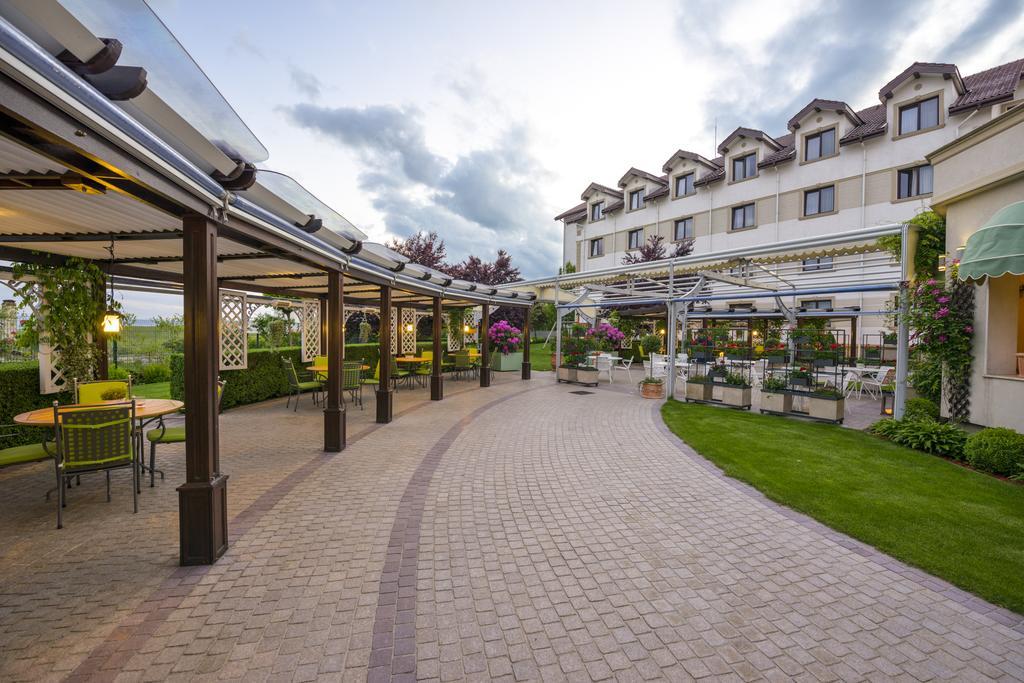 Hotel Sonnenhof Suceava Esterno foto